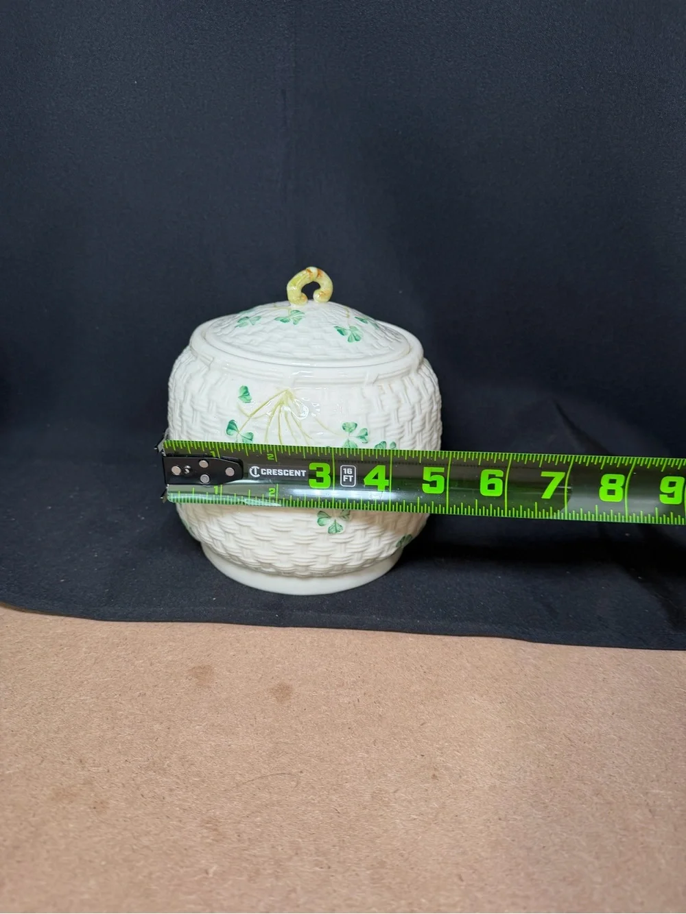 Belleek Shamrock Basket Weave Lidded Barrel Biscuit Cookie Jar Gold/brown 7th